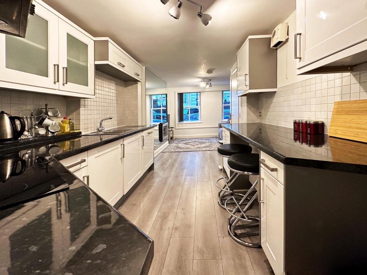 Chic Apartment In Mayfair Лондон Екстериор снимка