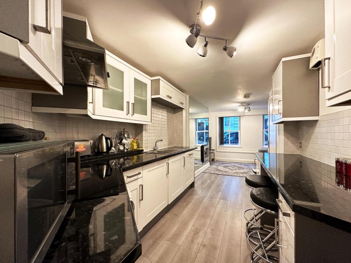 Chic Apartment In Mayfair Лондон Екстериор снимка