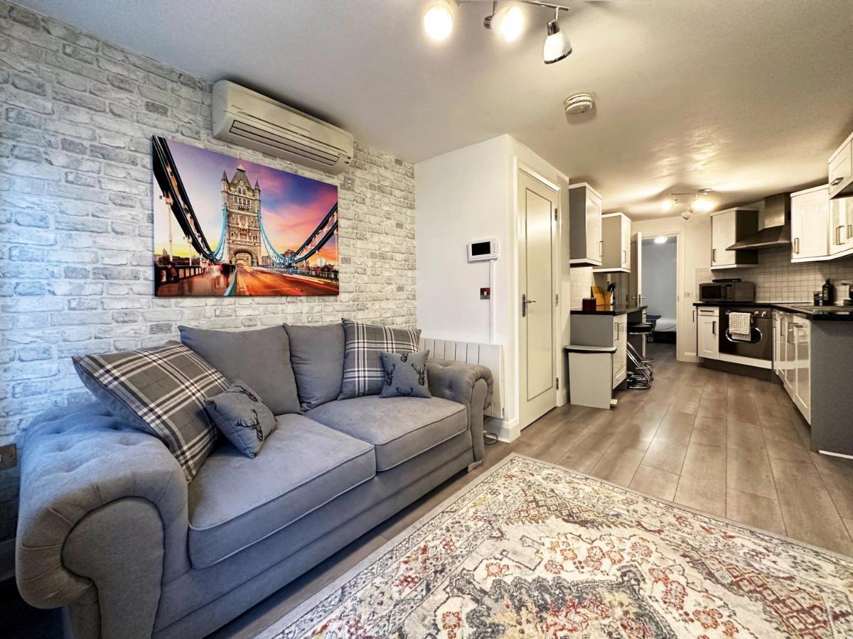 Chic Apartment In Mayfair Лондон Екстериор снимка